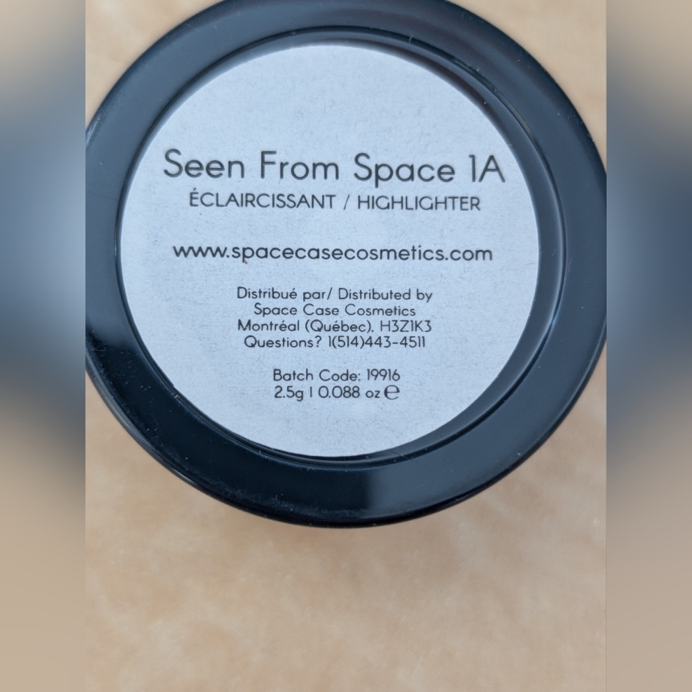 Space Case Cosmetic Hilighter, Gold Hue, New In Box - Picture 2 of 3